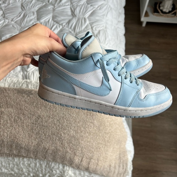 women’s air jordan’s ice blue size 10 - Picture 1 of 9